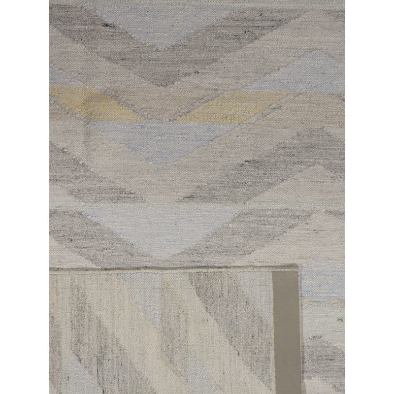 Chevron Area Rug in Gray
