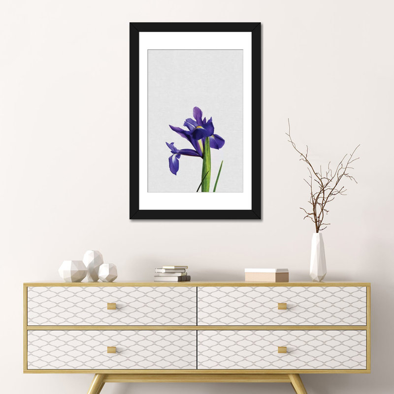 Iris par Orara Studio - Estampe numérique sur toile tendue avec châssis, H 24 po x l 16 po x P 1 po, Blanc