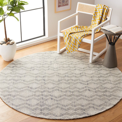 Manya Geometric Handwoven Wool/Polyester Area Rug in White/Gray