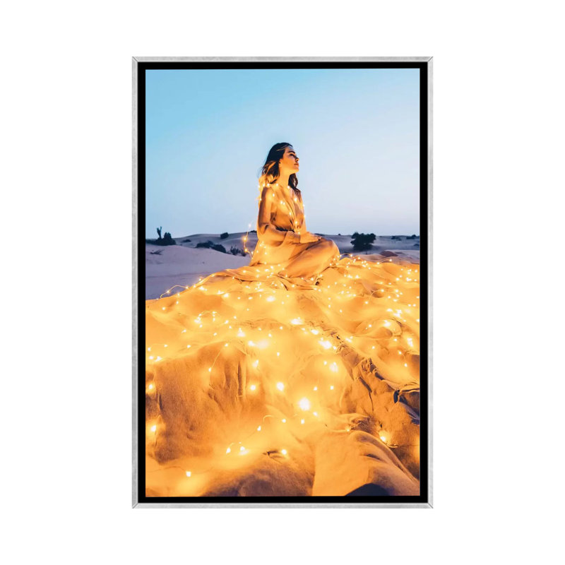 Reproduction de photo « Desert Star » par Hobopeeba, Toile avec cadre argenté, Pas de tapis, H 26 po x l 18 po x 1,5 po
