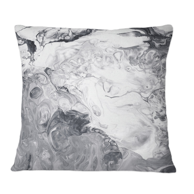 Coussin décoratif blanc et gris à motif de vagues liquides I - Modern, 16 po x 16 po