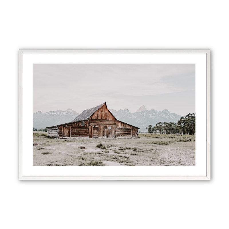 «Mountainside Ranch» encadré sur papier par Krista Mosakowski, H 15,5 po x l 18,5 po x P 1,25 po, Cadre opaque blanc
