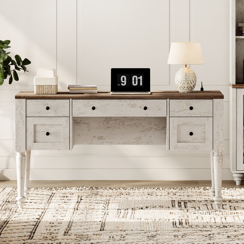 Bureau de direction Corretta Farmhouse 56'' avec 5 tiroirs, bureau pour bureau à domicile avec station de recharge, bureau d'ordinateur en bois avec compartiment de rangement arrière, bureau pour le travail et les études