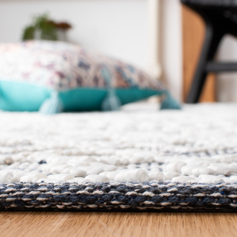 Natura Hand Woven Cotton/Viscose Geometric Rug in Gray/White, Rectangle 4' x 6'