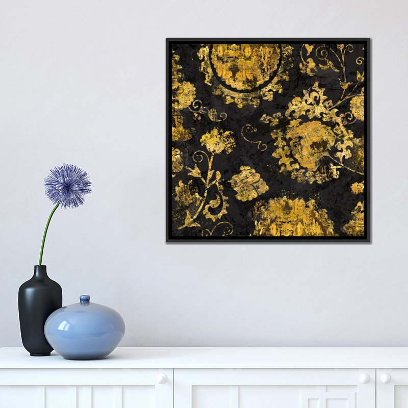 «Adornment in Gold I», impression sur toile, H 18 po x l 18 po x P 1,5 po, Toile avec cadre noir, Pas de tapis
