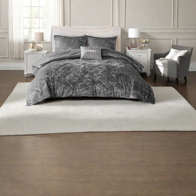 Luxurious Velvet Bedding Sets, Polyester With Modern Design, Perfect For Home Relaxation