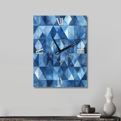 Horloge murale scandinave blanche en métal, motif à grille triangulaire dans des tons de bleu froid I