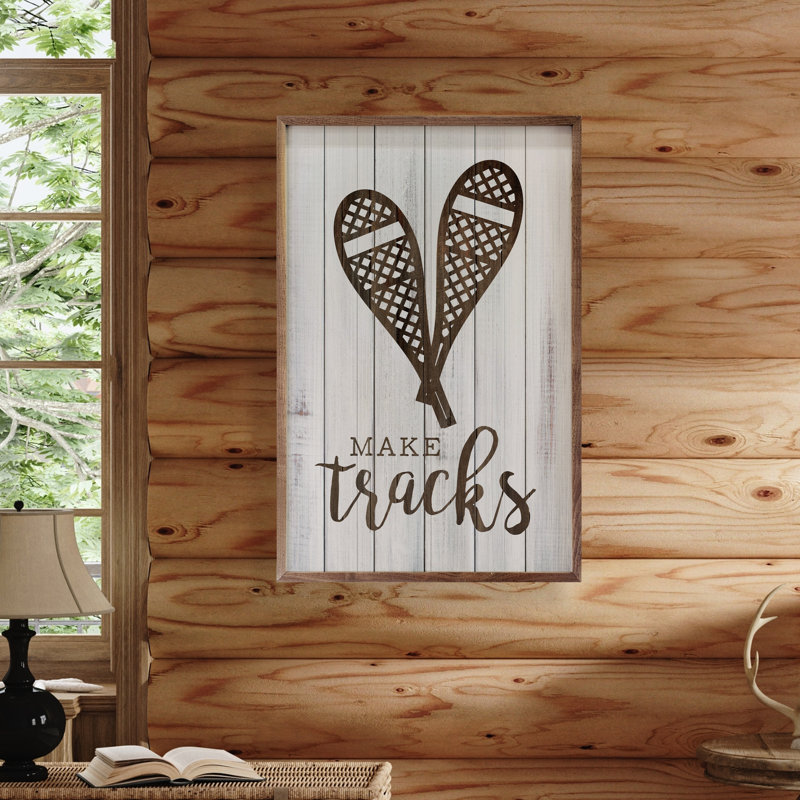 Snowshoes Make Tracks, H 36 po x l 24 po