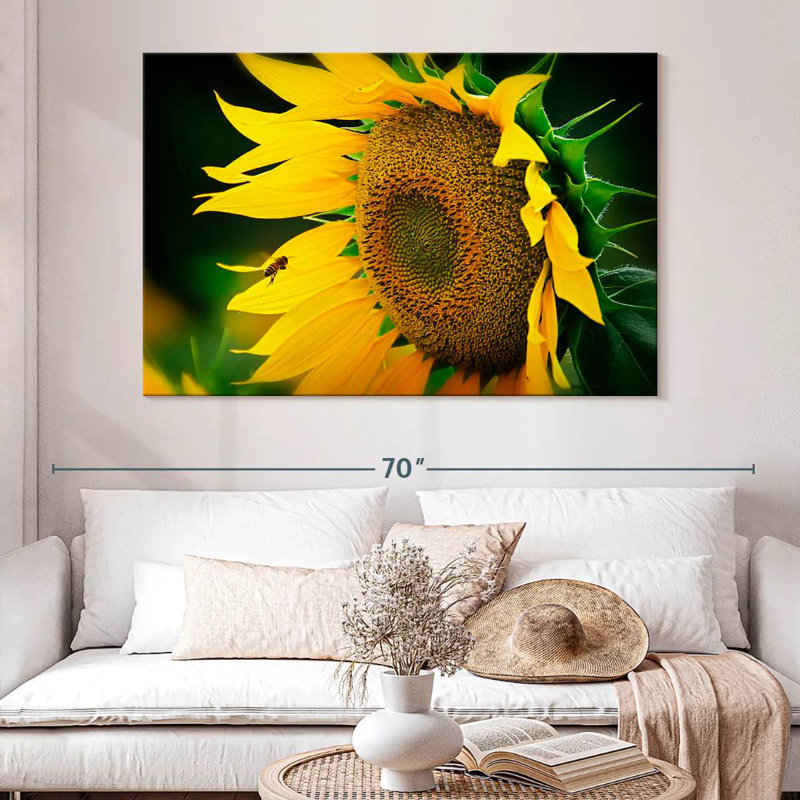 Abeille Harnek attirée par le tournesol, H 34 po x l 51 po