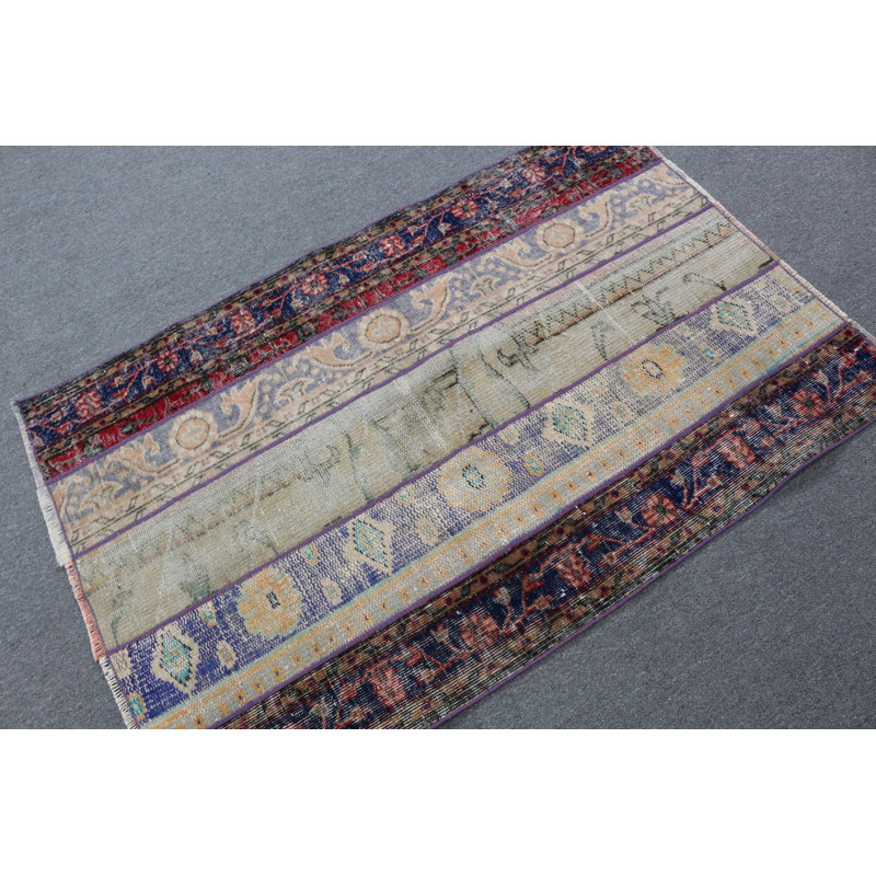 Faites l'expérience du tapis décoratif bleu turc fait à la main et idéal pour les entrées et les espaces de vie