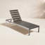 Chaise longue d'extérieur Devan en aluminium avec inclinaison réglable, lames en polyrésine, roulettes, structure argentée et lames en polyrésine grise-504550100