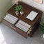 Bureau brun et ensemble de dossiers latéraux