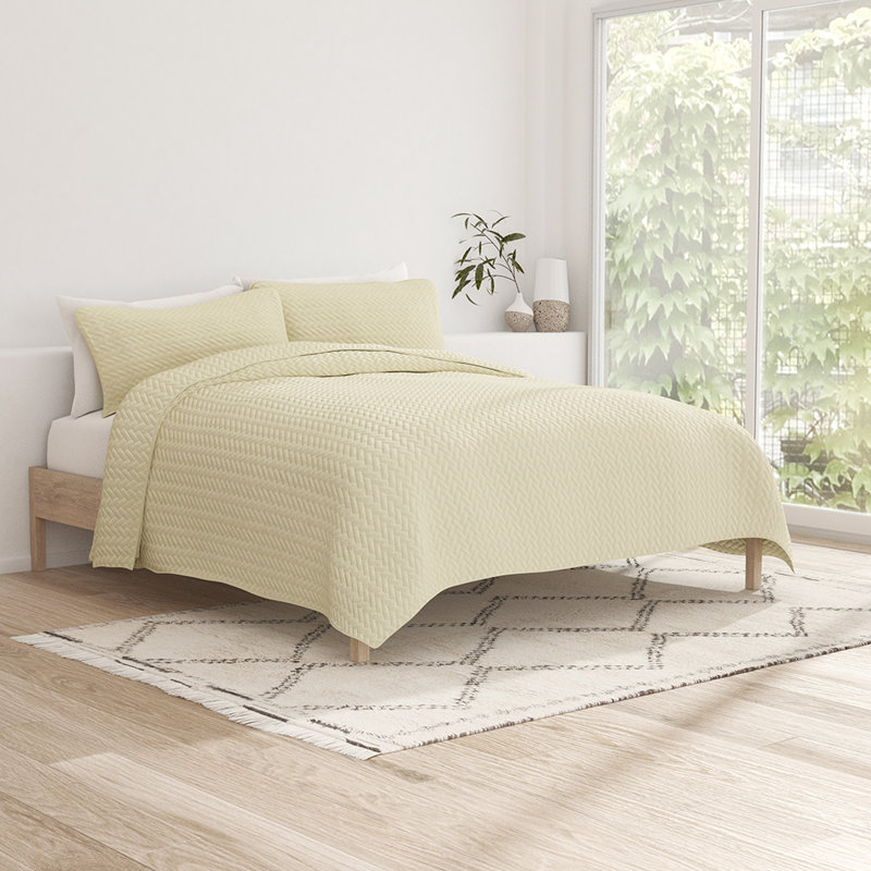 Quilt Coverlet Set All Season Microfiber Contemporary Ultra Soft Bedding in Herringbone Stitch, Yellow