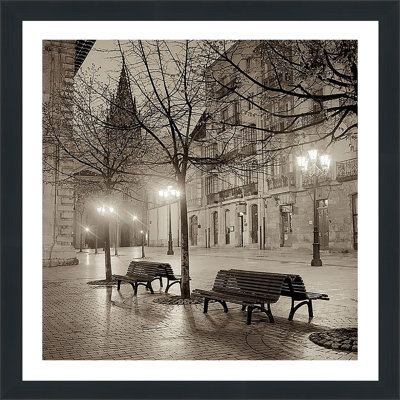 « oviedo cathedral y bancs ii » par alan blaustein,, reproduction de photo encadrée