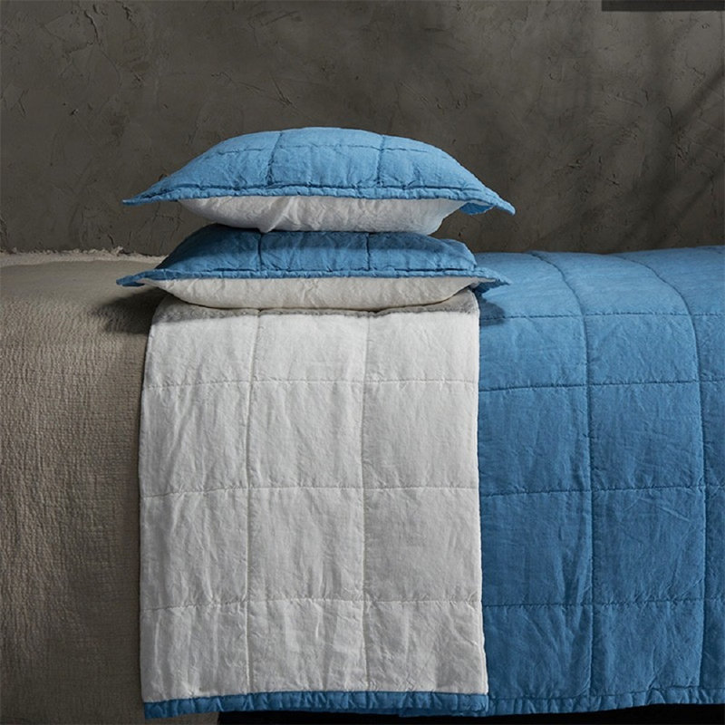 Percale Quilt, Twin Quilt, Aruba blue and White