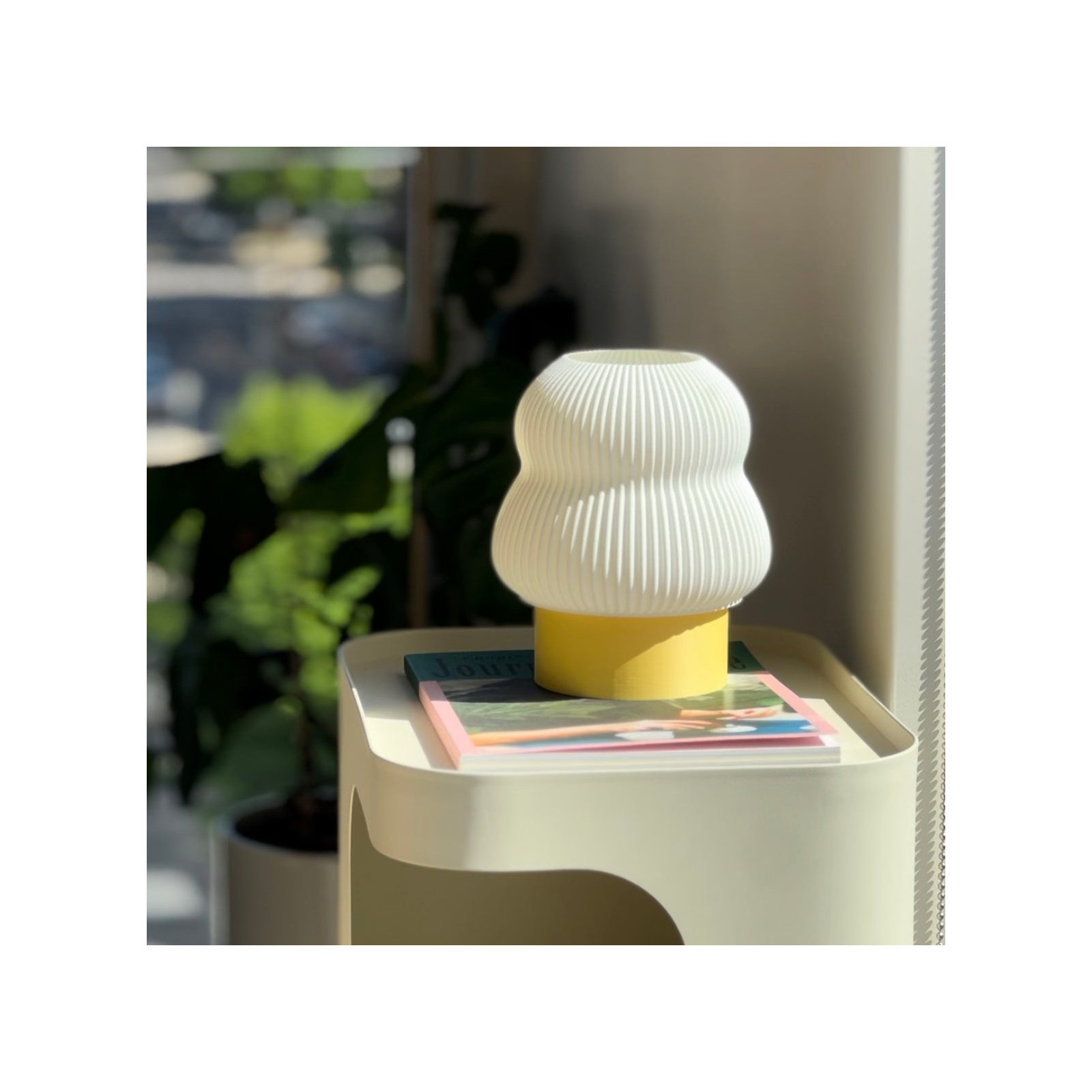 Poly Lamp Banana Cream