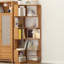 Bibliothèque d'angle en forme de L à 6 niveaux, chêne foncé, avec déflecteur et grain de bois 3D, convenant à une bibliothèque de bureau dans un couloir-130971665