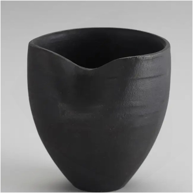 Vase en aluminium noir Minimal
