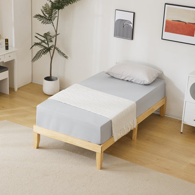 Structure de lit simple en pin massif avec support à lattes | H 12 po à profil bas, aucun sommier requis, assemblage facile, conception minimaliste pour les enfants, la chambre d'amis et le dortoir (finition en bois naturel)