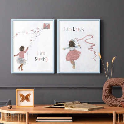 «Girl Flying Kite» - reproduction encadrée de qualité supérieure - prête à être accrochée - aucun clou requis - aucun clou requis