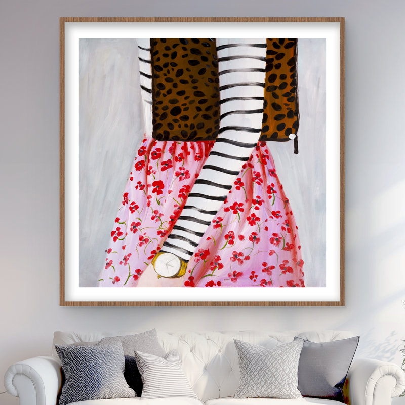 «Fashionable Woman with Leopard Bag», reproduction encadrée noire