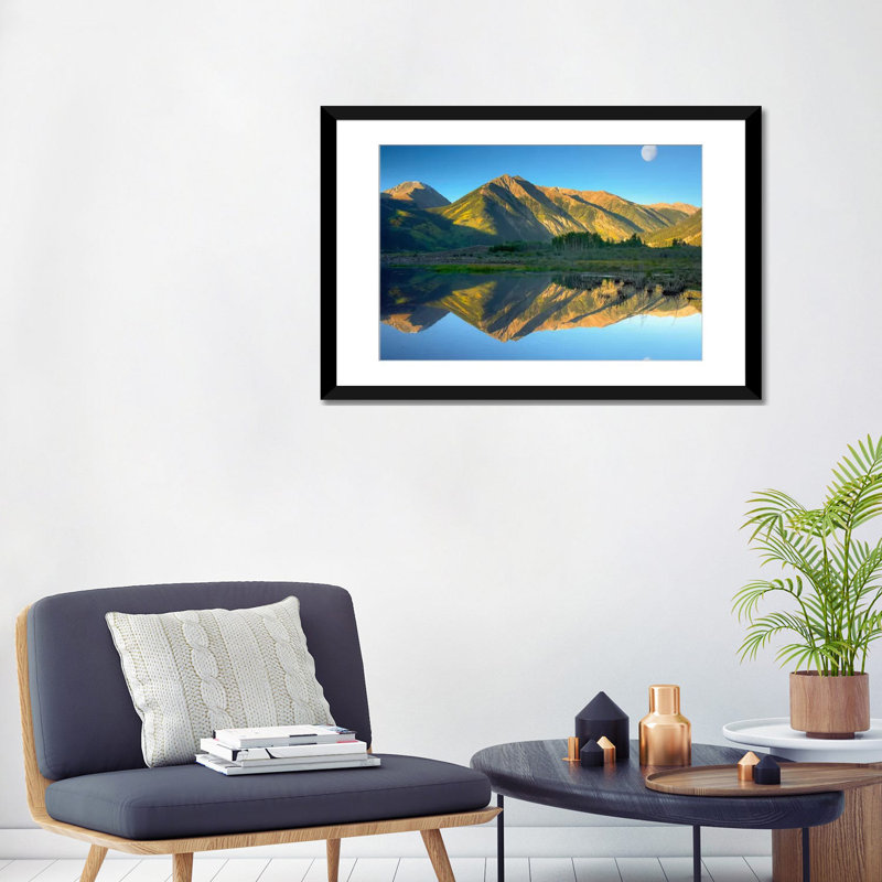 «Moon and Twin Peaks Reflection In Lake, Colorado» par Tim Fitzharris - reproduction d'art sur toile tendue, Blanc