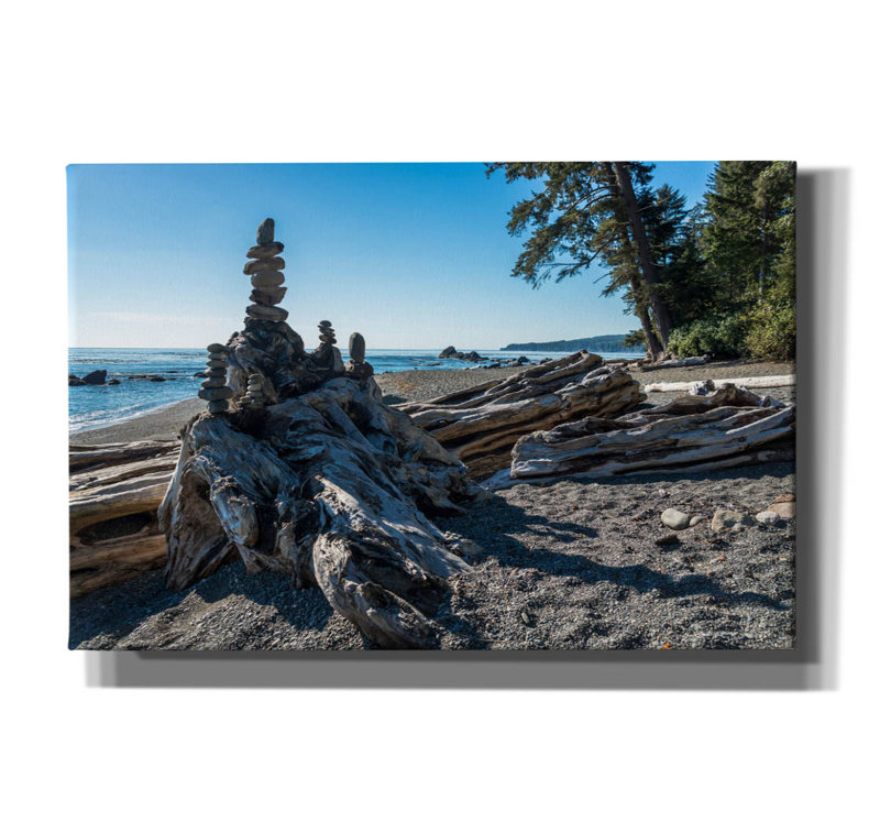 «Sombrio Inukshuk» par Tim Oldford, H 12 po x l 18 po