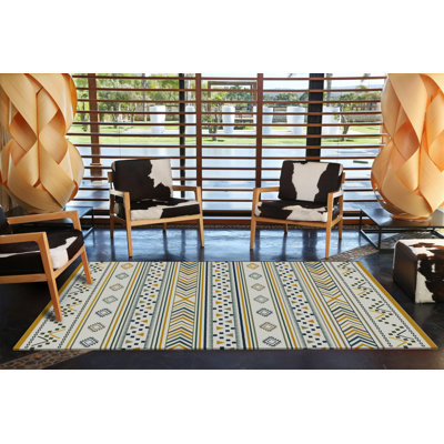 Tapis intérieur / extérieur en polypropylène tissé à la machine Klarisa