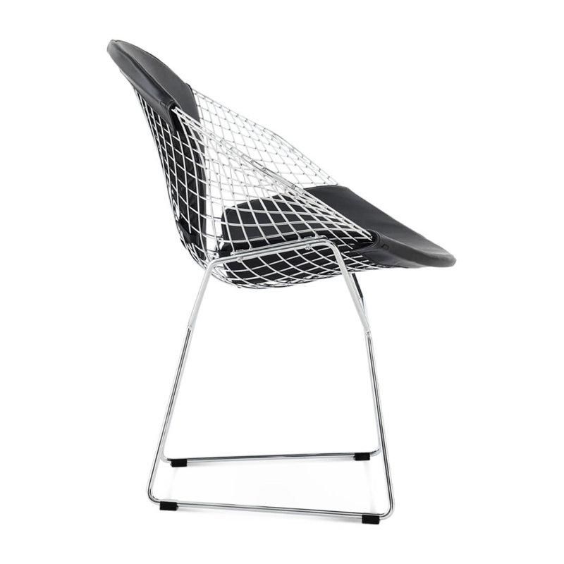 Chaise Diamond avec structure en fer poli, assise en similicuir noir, largeur d'emballage 56 cm, structure en fil d'acier et fer soudés à la main, finition blanche, hauteur 79 cm, détails complexes