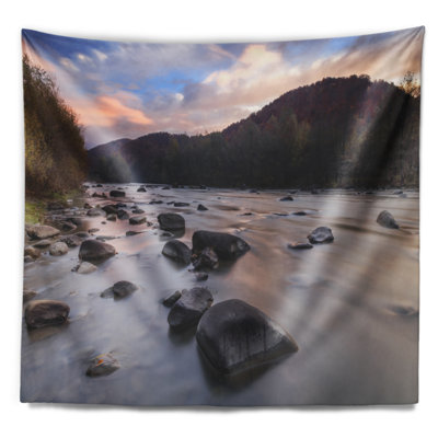 Tapisserie en polyester de mer de montagne rocheux en d’automne avec accessoires suspendus inclus