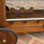 Chariot-bar en bois avec support à vin amovible et stable