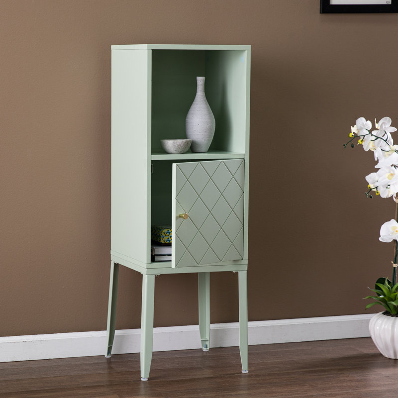Grande armoire de rangement à double couche avec garniture à motifs croisés et tablettes ouvertes convenant aux petits appartements, aux dortoirs et aux zones d'étude.