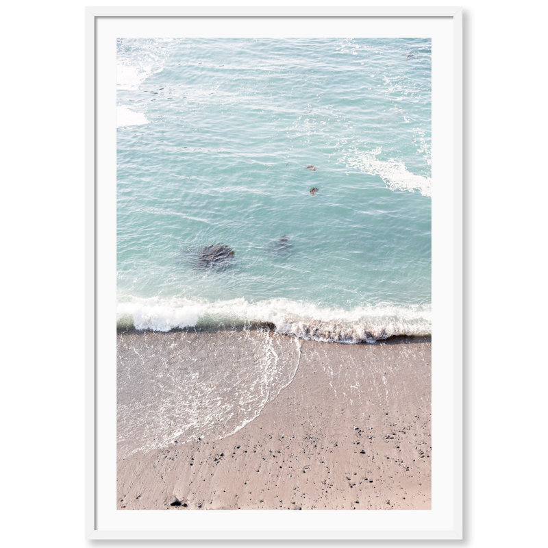 Washed Ashore par Carly Tabak - Photographie avec cadre photo, Bois noir, L 18 po x H 25 po