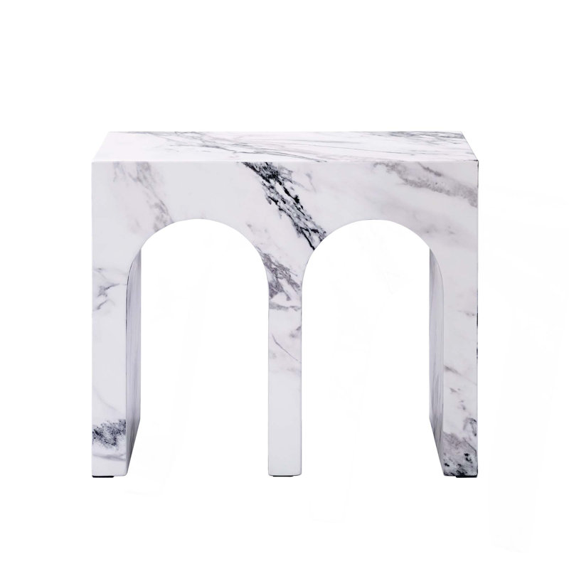 Petite table de bout pratique, style moderne et polyvalente