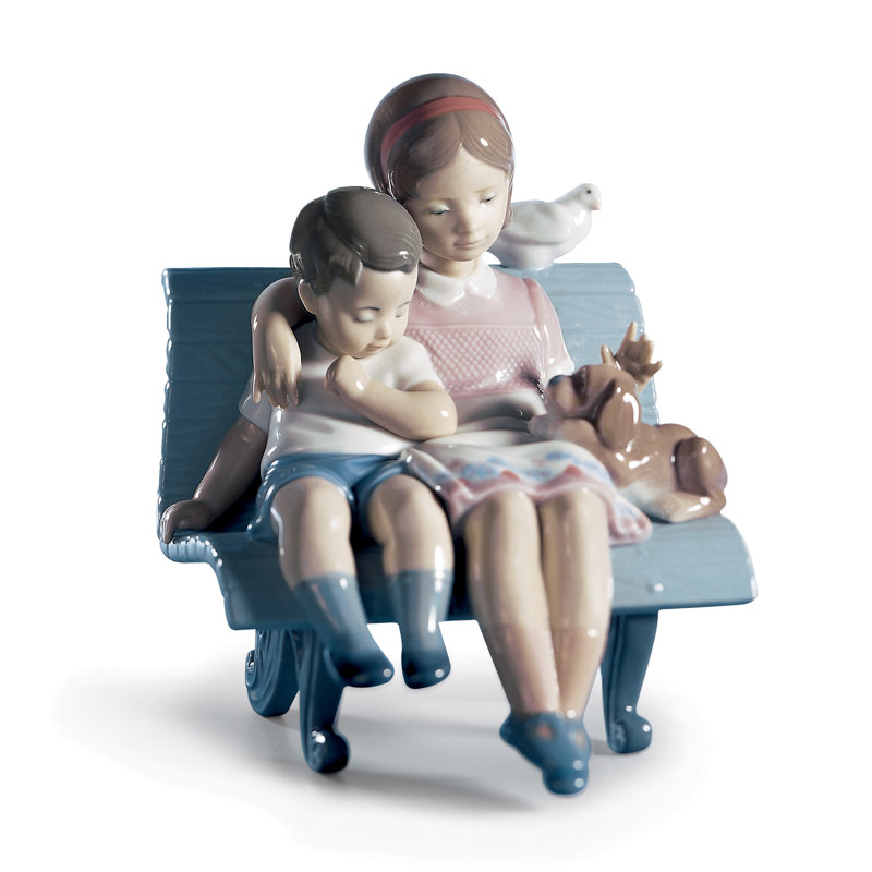 Figurine entourée d’amour pour enfants