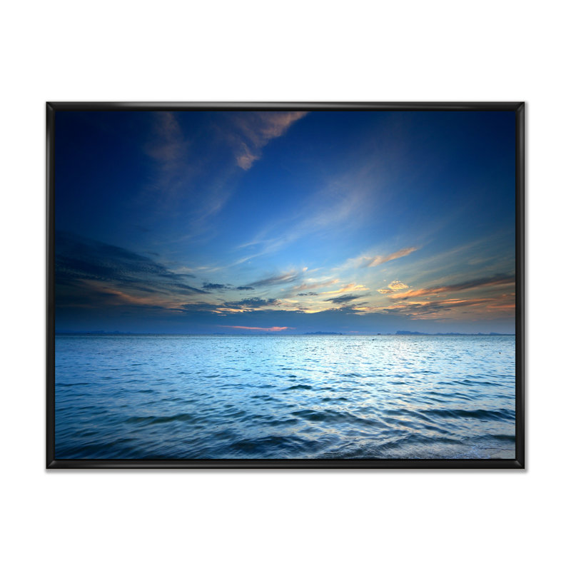 «Dramatic Tropical Sunset Sky II», peinture sur toile, H 16 po x l 32 po x P 1 po, Cadre flottant noir