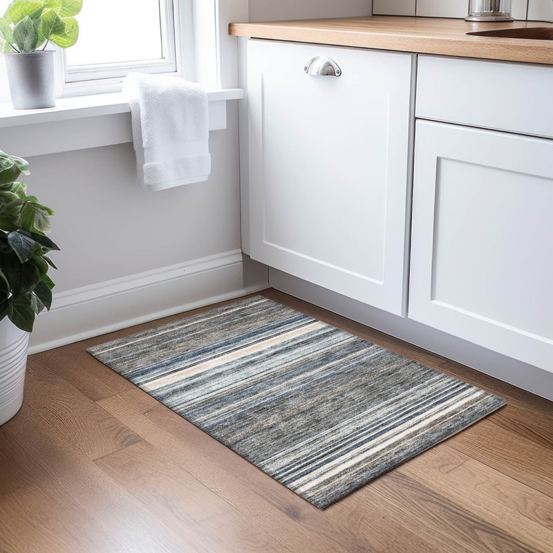 Chayden rug with non-slip backing, Rectangle 1 pi 8 po x 2 pi 6 po