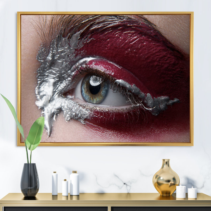 Retouchée - photographie sur toile, Toile encadrée d'or, H 16 po x l 32 po x p 1 po