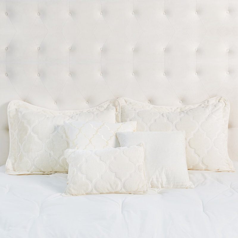 Polyester Geometric Shapes Quilt with Pillow Shams, King Quilt, Antique White