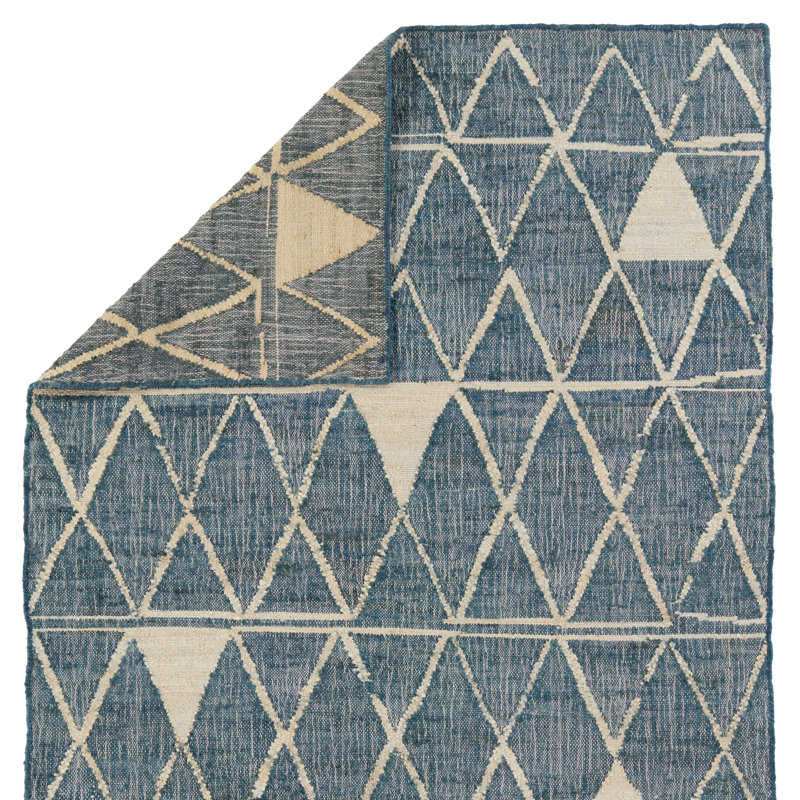 Area Rug in Navy/Beige, Rectangle 5' x 8'