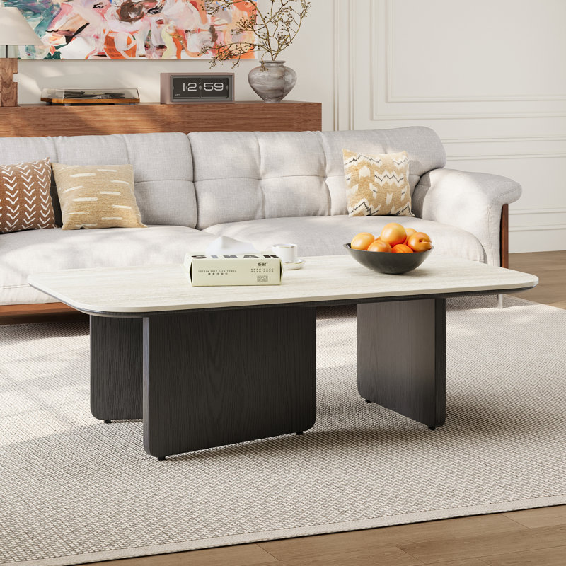 Table basse de 130 cm en bois noir avec dessus en pierre, pieds réglables en noyer et surface en pierre frittée beige, Beige