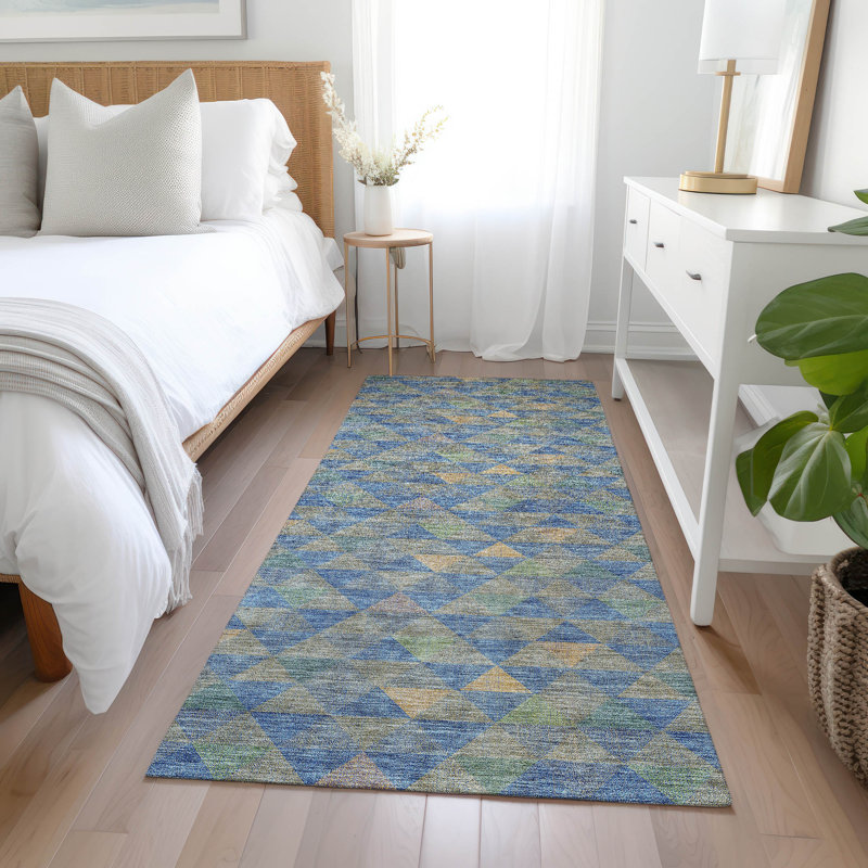 Tapis intérieur / extérieur en polyester tissé à la machine Itzayana, Tapis de couloir 2 pi 3 po x 7 pi 6 po