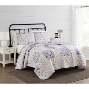 Traditional Floral Quilt