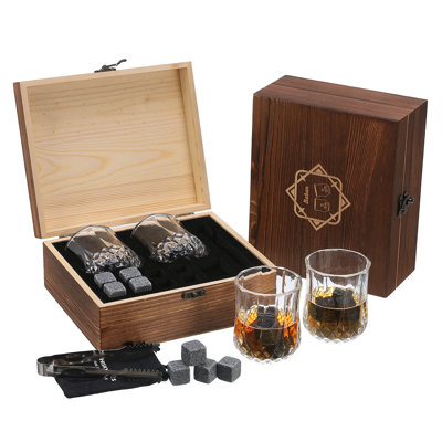 Ensemble de 8 cubes de glace et de whisky