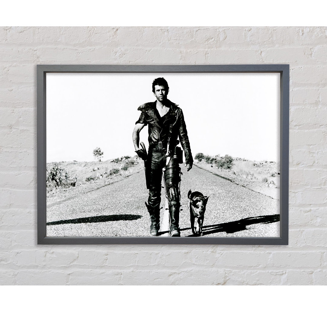 Mad Max Highway Walk With Dog B N W - Einzelbildrahmen Kunstdrucke auf Leinwand