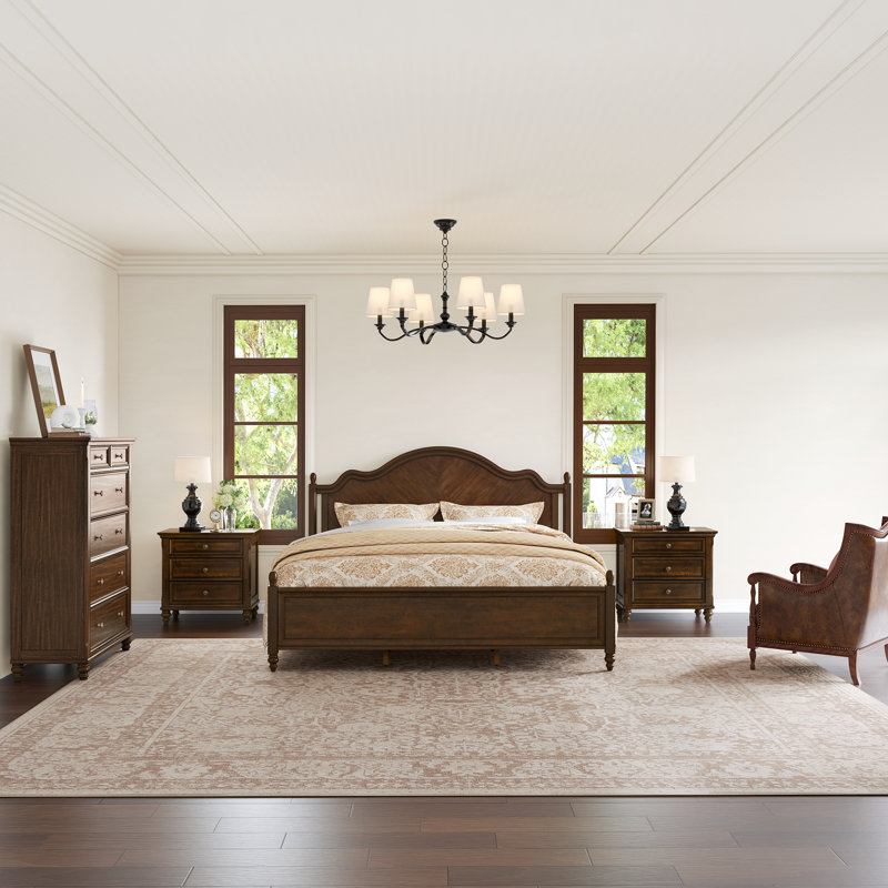 Ensemble de chambre à coucher Mid-Century, Noyer foncé, Ensemble de quatre pièces : lit, commode, deux ta, Très grand lit