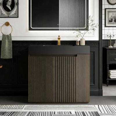 Meuble-lavabo simple autoportant de 36 po avec comptoir en quartz, portes cannelées et tablettes ouvertes