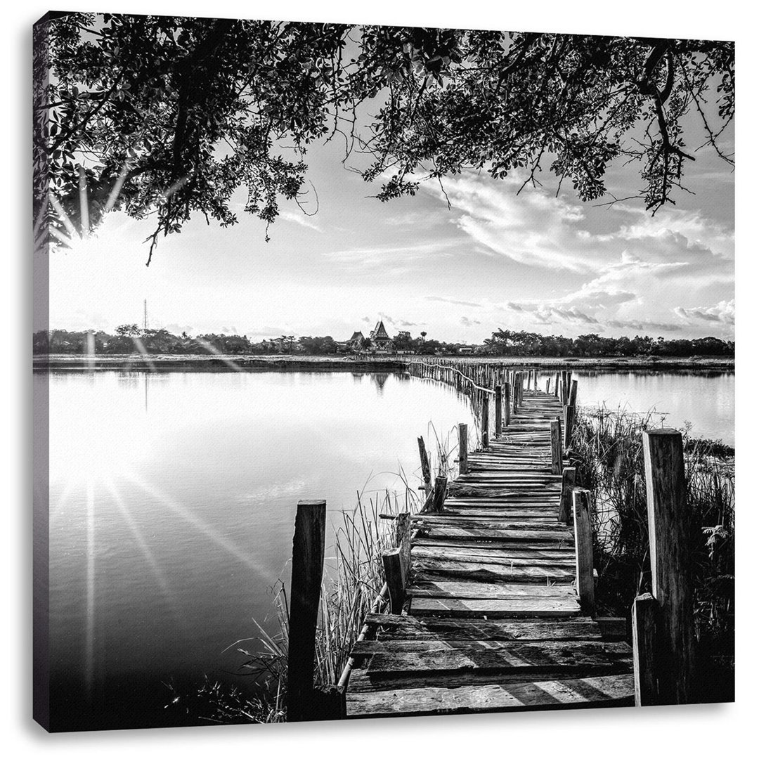 Leinwandbild Holzbrücke über den Natursee im Sommer