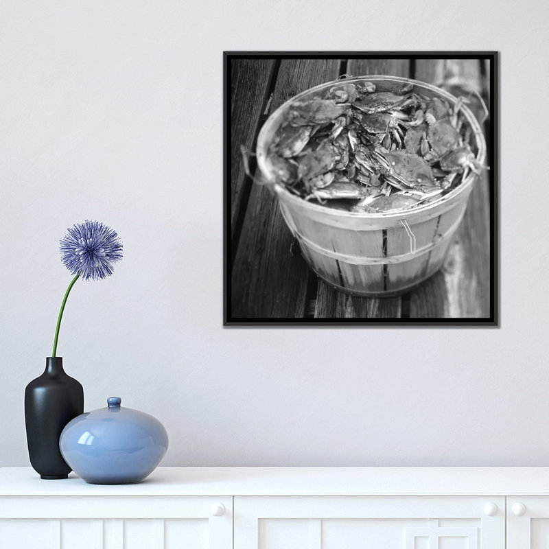 Vue à angle élevé de crabes dans un panier par Panoramic Images - Impression sur toile tendue sur châssis, Pas de tapis