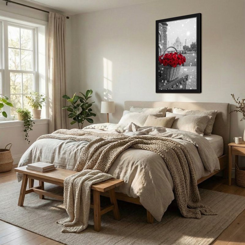 Plantes et fleurs roses rouges dans un panier avec fond Taj Mahal, H 18 po x l 12 po